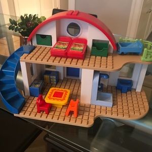 Play mobile doll house ages 1+